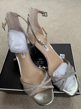 NWT Nina shoes Brooke SILVER BLOCK-HEEL Sz 9.5